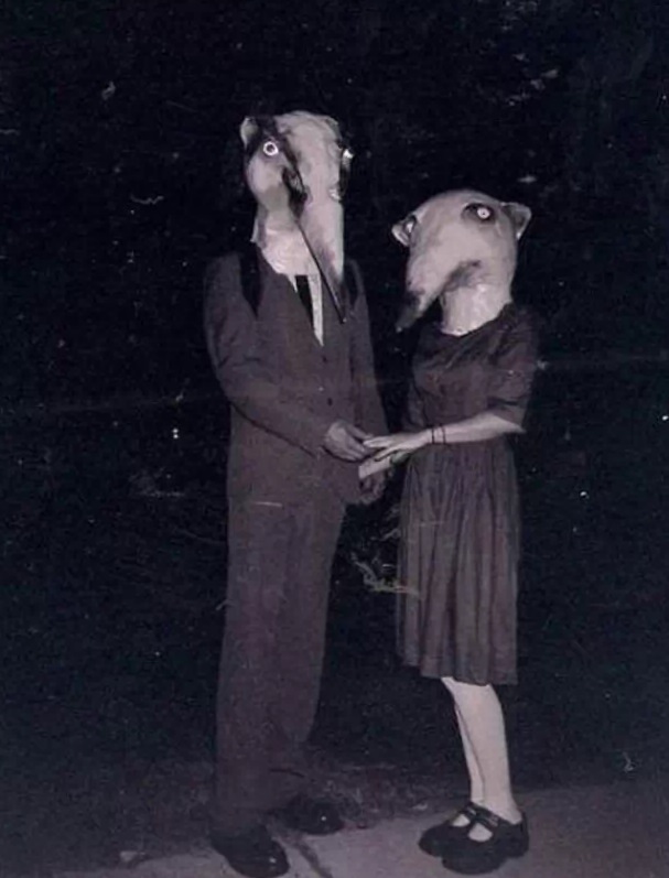 creepy vintage halloween costumes - atchuup (5)
