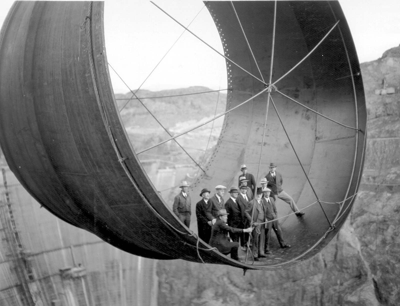 Building the Hoover Dam 12