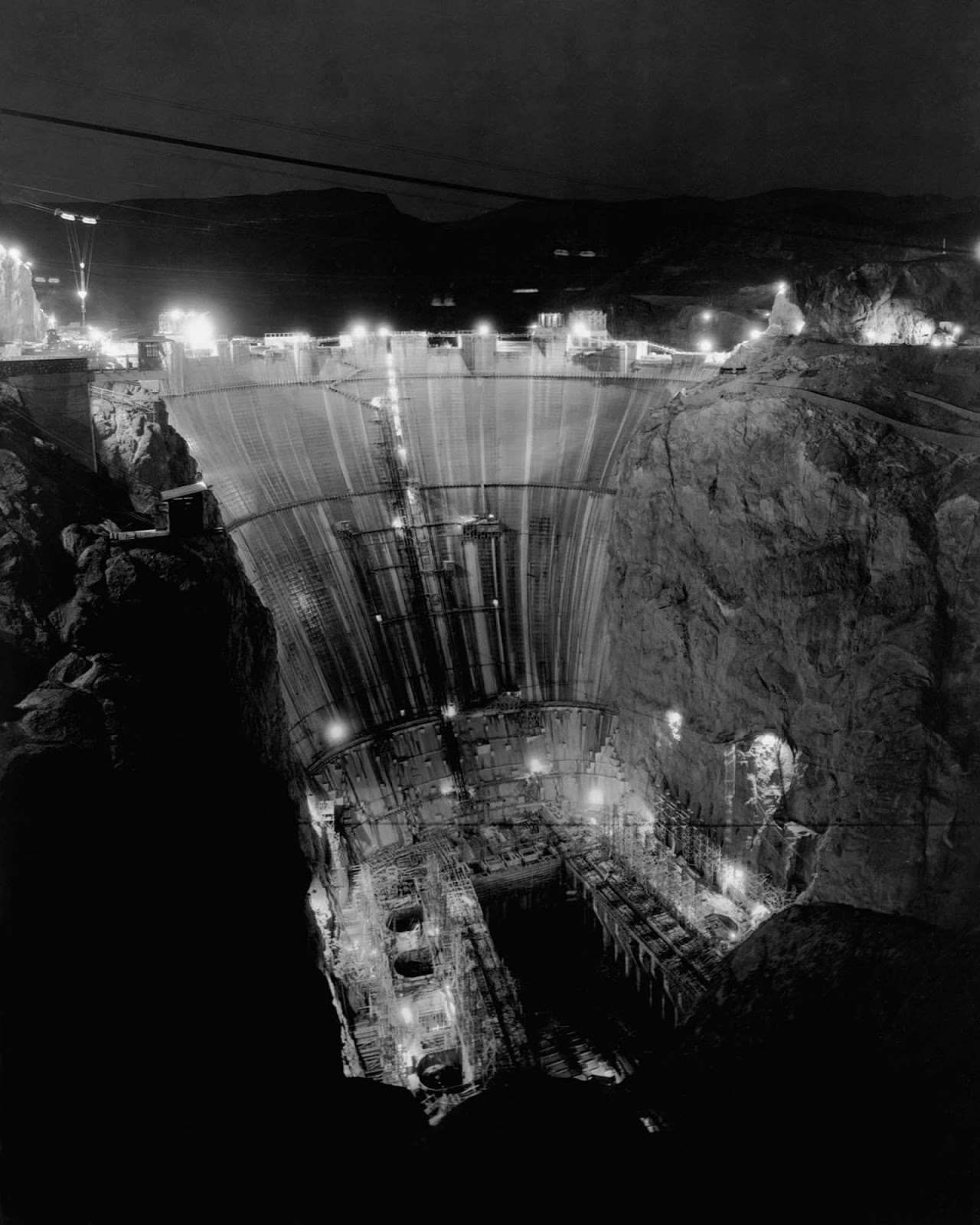 Building the Hoover Dam 20