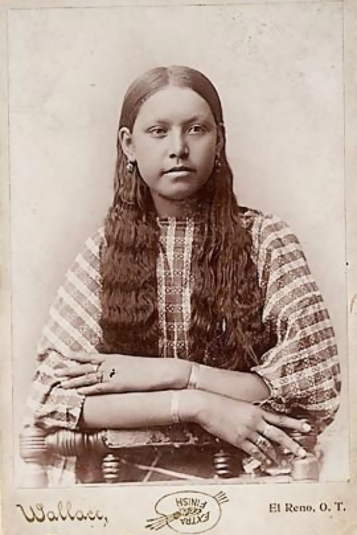 native-american-girls-portraits-24