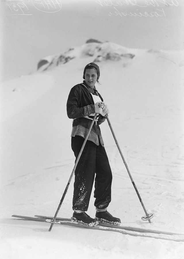 female-skier-34