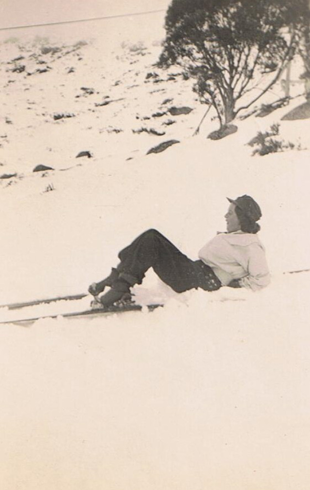 female-skier-23