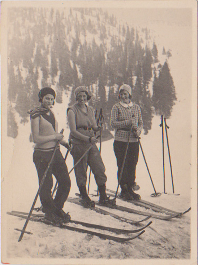 female-skier-27