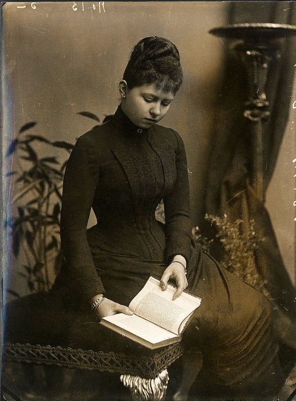 victorian-girls-and-their-books-4