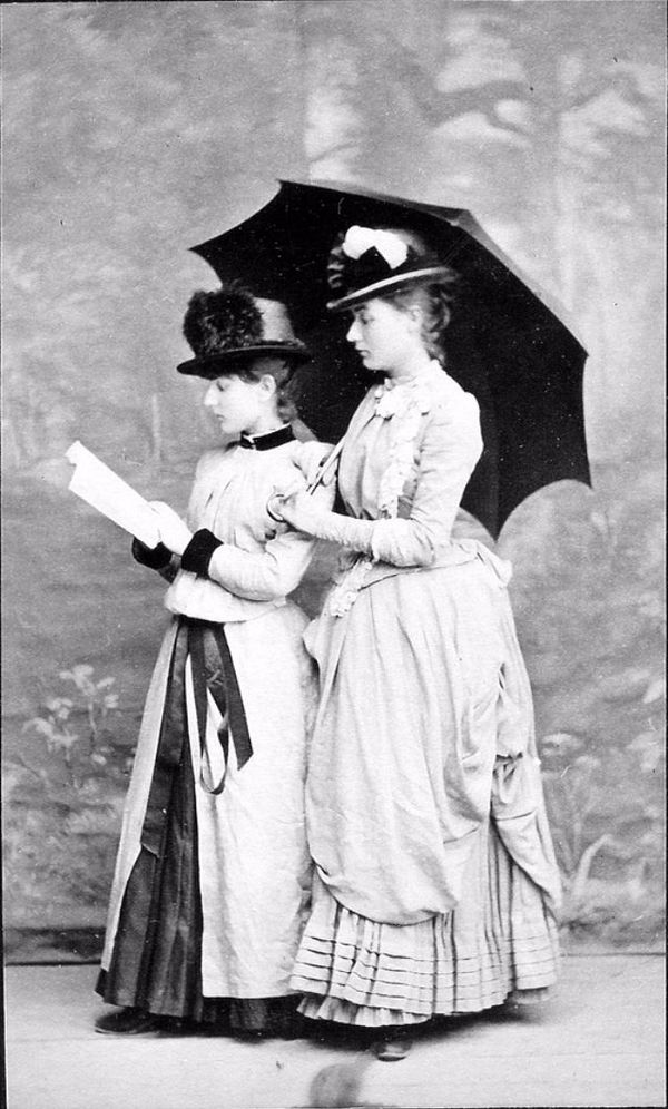 victorian-girls-and-their-books-10