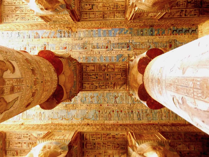 painted-ceiling-of-hathor-temple-egypt