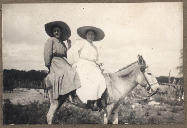Cowgirls in the early 20th century (20)