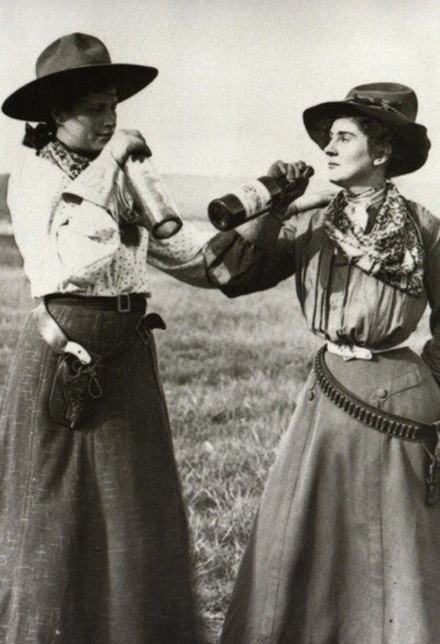 Cowgirls in the early 20th century (9)