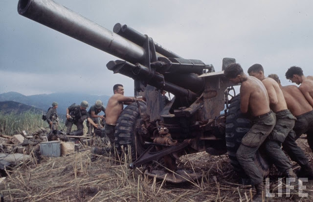 Larry-Burrows-Vietnam-war-photos-43