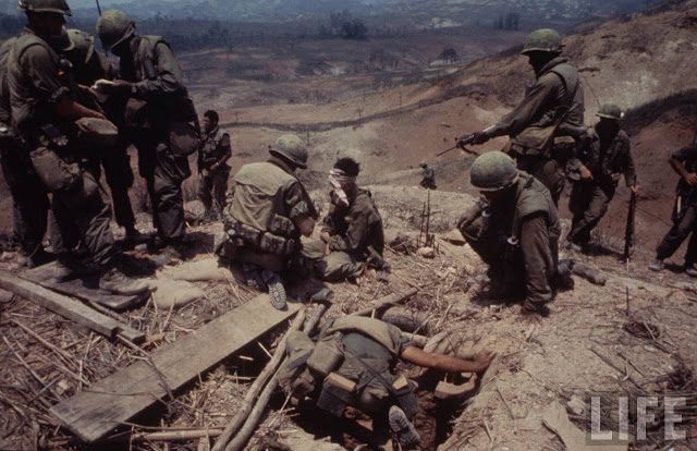 Larry-Burrows-Vietnam-war-photos-20