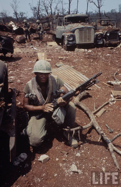 Larry-Burrows-Vietnam-war-photos-22