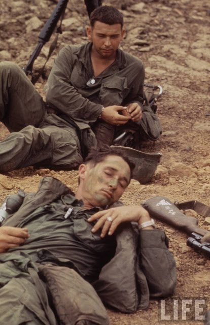 Larry-Burrows-Vietnam-war-photos-40