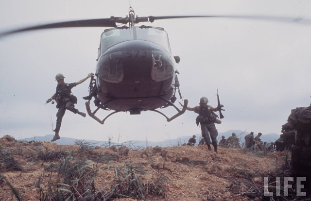 Larry-Burrows-Vietnam-war-photos-36