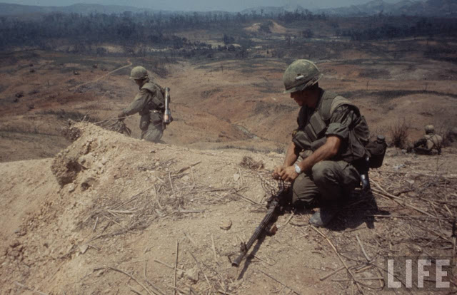 Larry-Burrows-Vietnam-war-photos-34