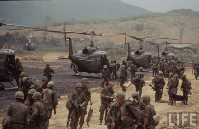 Larry-Burrows-Vietnam-war-photos-41