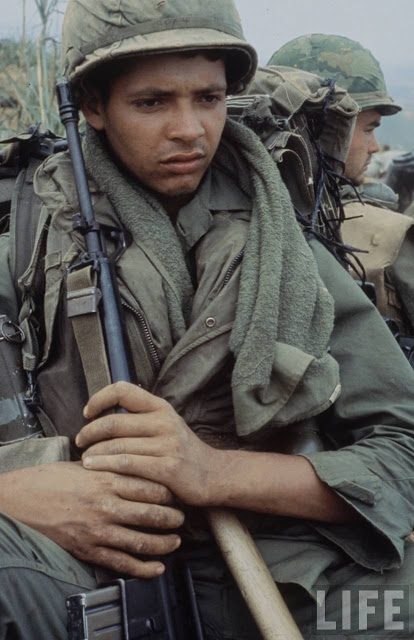 Larry-Burrows-Vietnam-war-photos-61