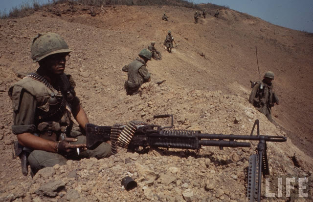 Larry-Burrows-Vietnam-war-photos-45