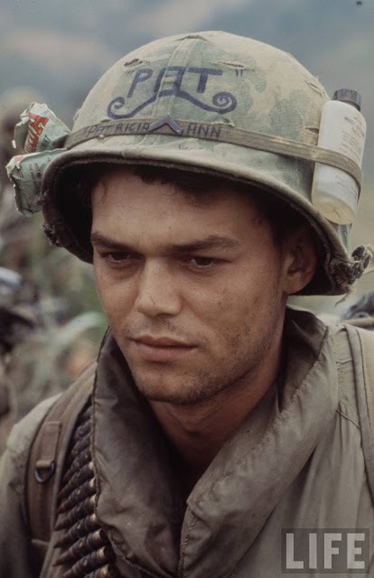 Larry-Burrows-Vietnam-war-photos-25