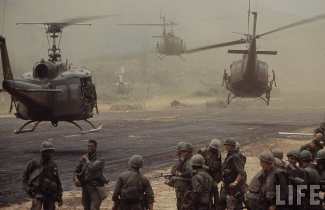 Larry-Burrows-Vietnam-war-photos-52