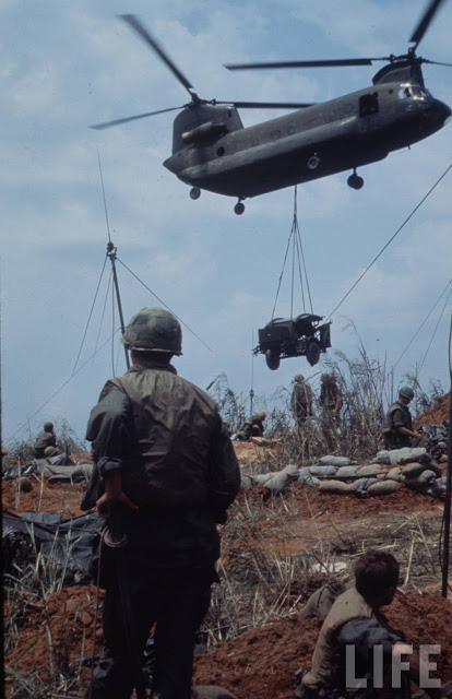 Larry-Burrows-Vietnam-war-photos-32