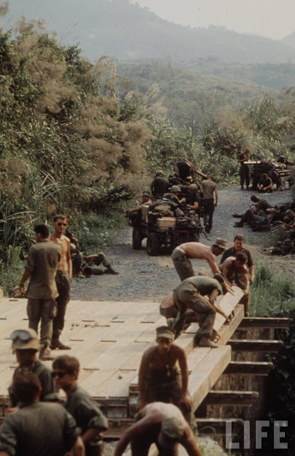 Larry-Burrows-Vietnam-war-photos-3