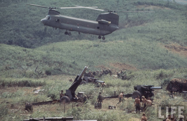 Larry-Burrows-Vietnam-war-photos-14