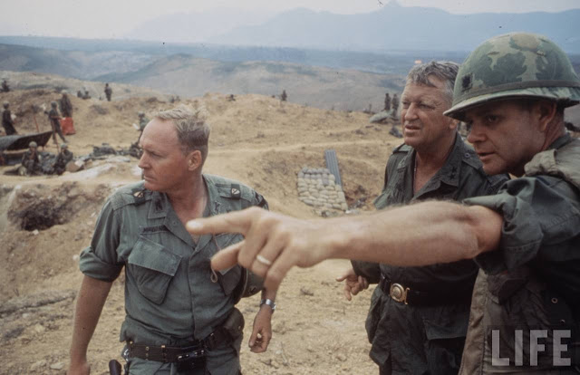 Larry-Burrows-Vietnam-war-photos-21