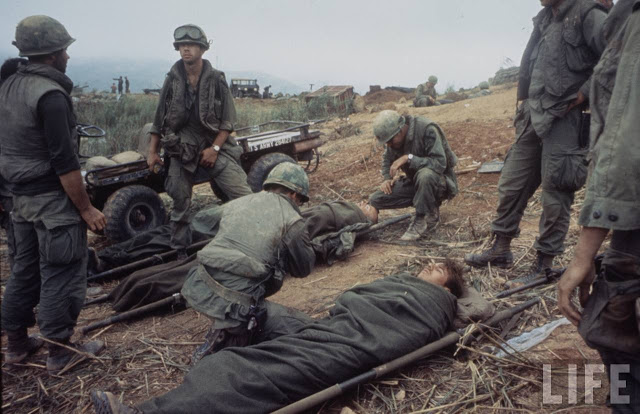 Larry-Burrows-Vietnam-war-photos-54