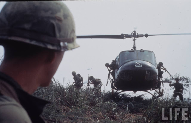Larry-Burrows-Vietnam-war-photos-35