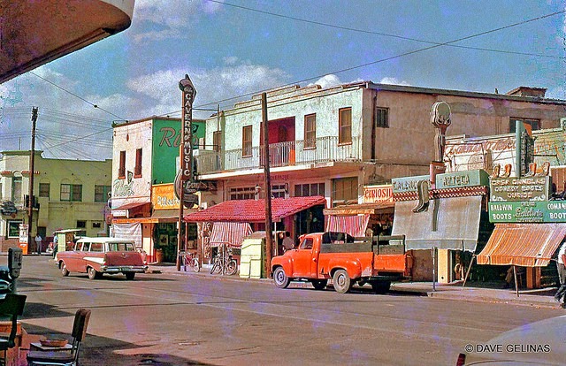 Streets of USA in the 1950s (26)