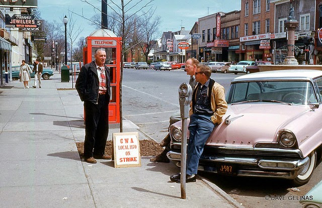 Streets of USA in the 1950s (27)