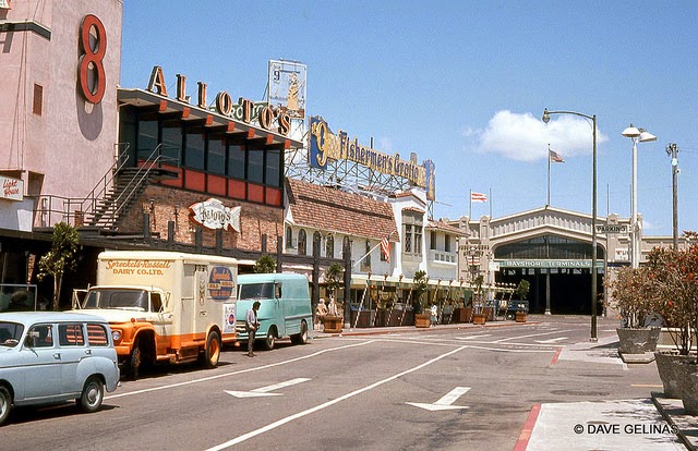 Streets of USA in the 1950s (34)