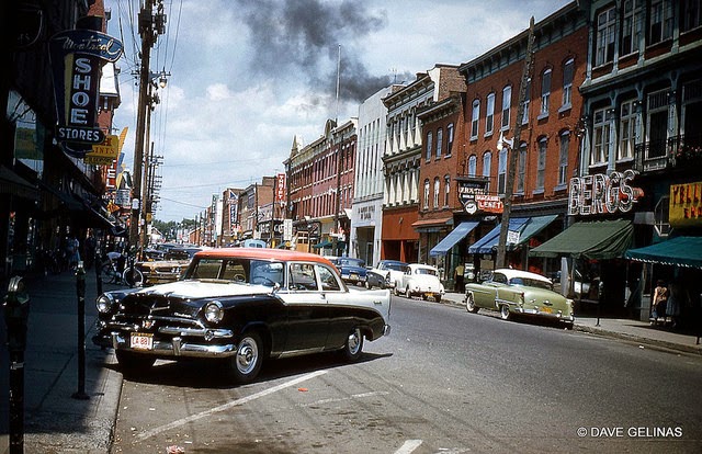 Streets of USA in the 1950s (18)