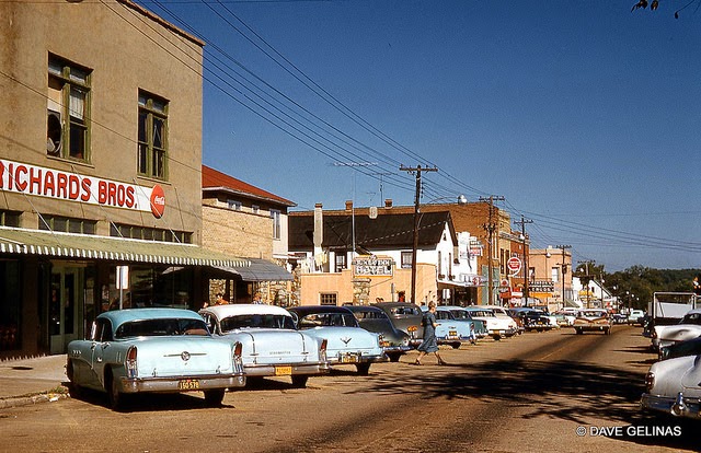 Streets of USA in the 1950s (25)