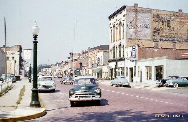 Streets of USA in the 1950s (10)