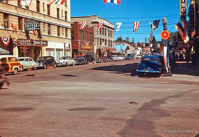 Streets of USA in the 1950s (22)