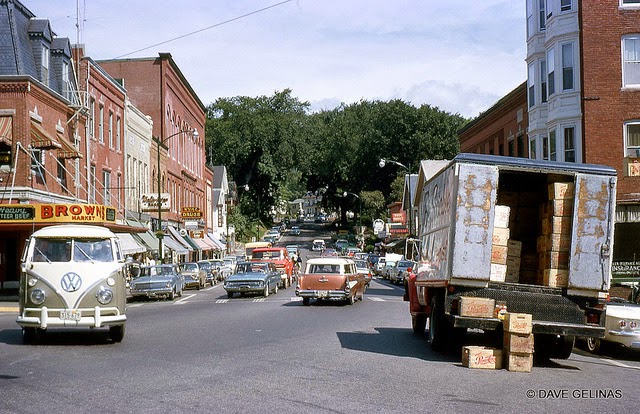 Streets of USA in the 1950s (37)