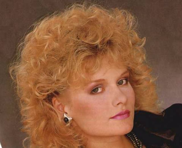 Women Rock Hairstyle in the 1980s (21)