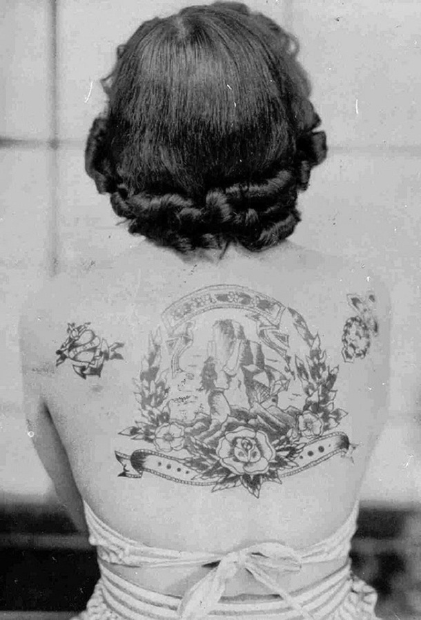vintage photos - women with tattoos 1