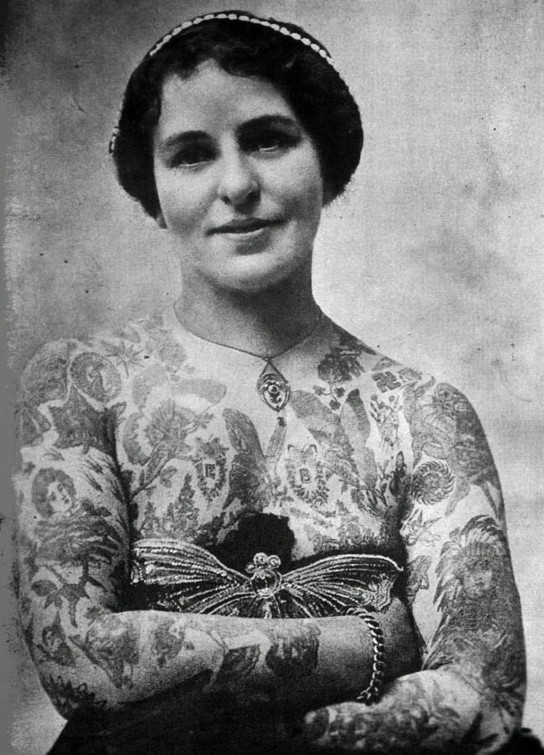 vintage photos - women with tattoos 13