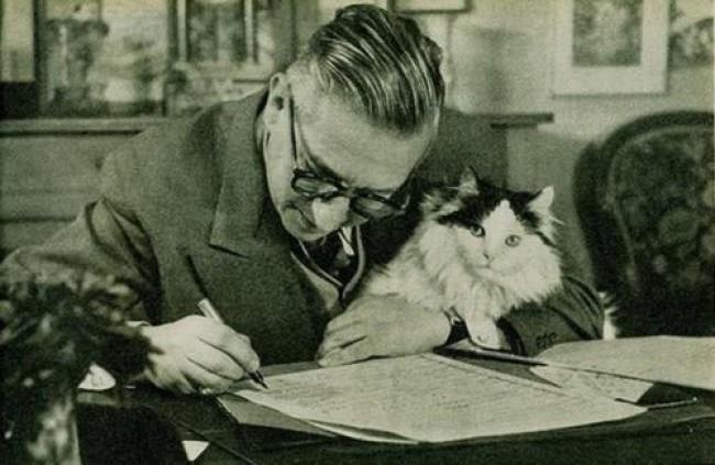 Jean-Paul-Sartre-and-his-cat1