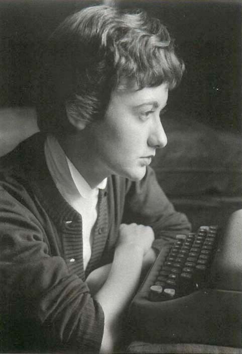 Françoise-Sagan-in-the-1950s-with-her-Smith-Corona-portable-typewriter.