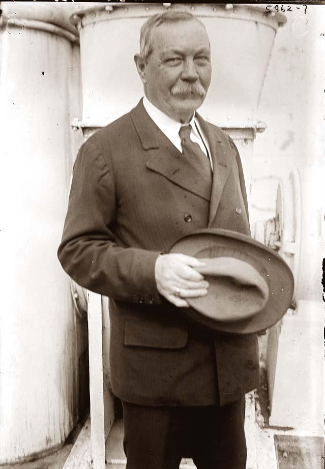 Sir-Arthur-Conan-Doyle