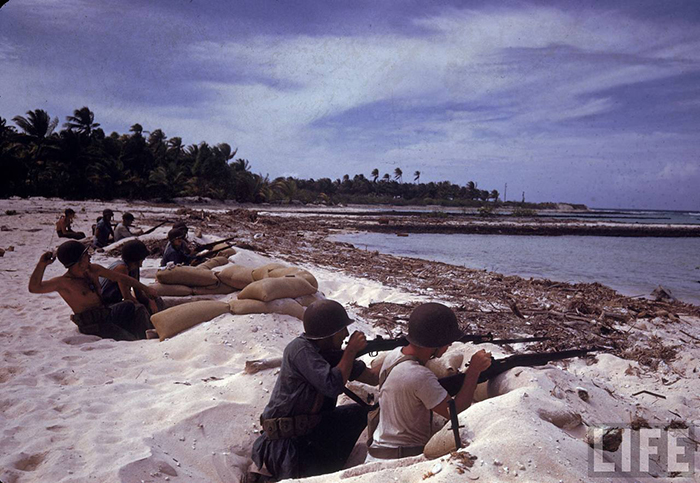 Soldiers-on-Tarawa-23