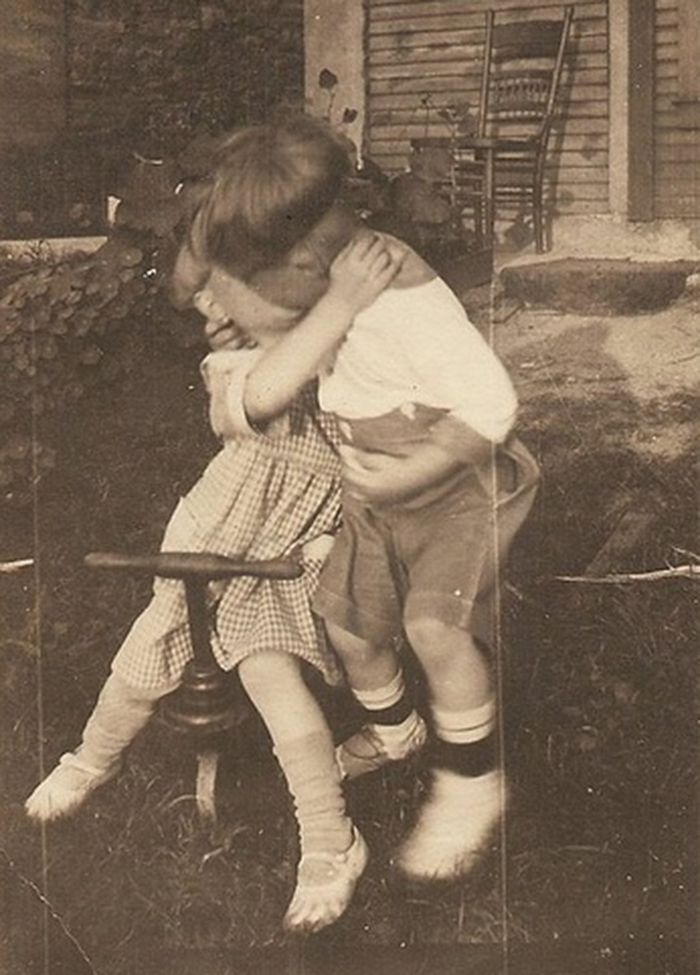 Vintage-First-Kiss-11